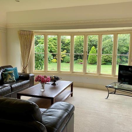 Pin Oaks Luxury Bed & Breakfast Palmerston North Exterior foto